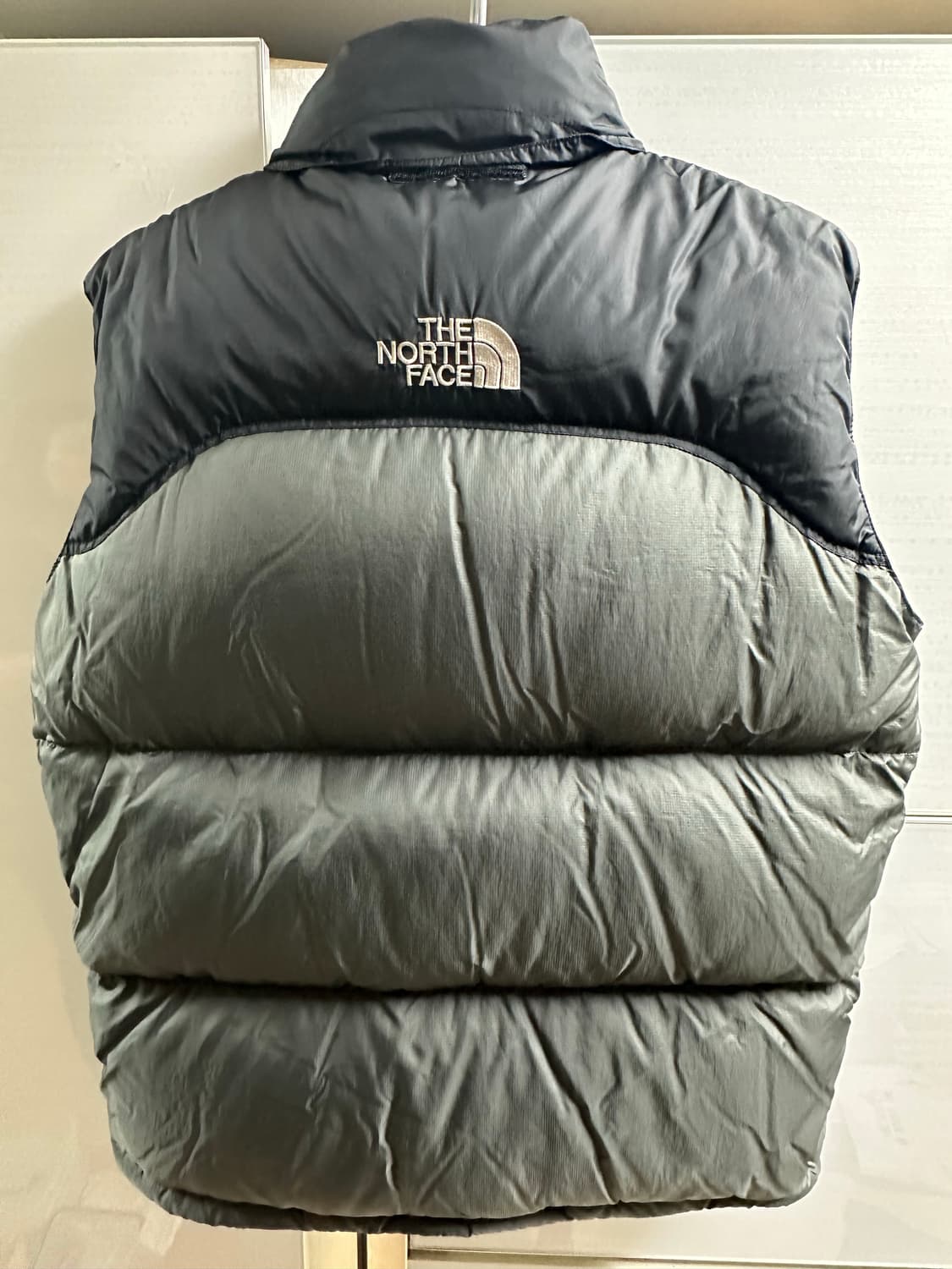 NORTHFACE 노스페이스 차콜 중앙 로고 조끼 패딩 상품이미지5