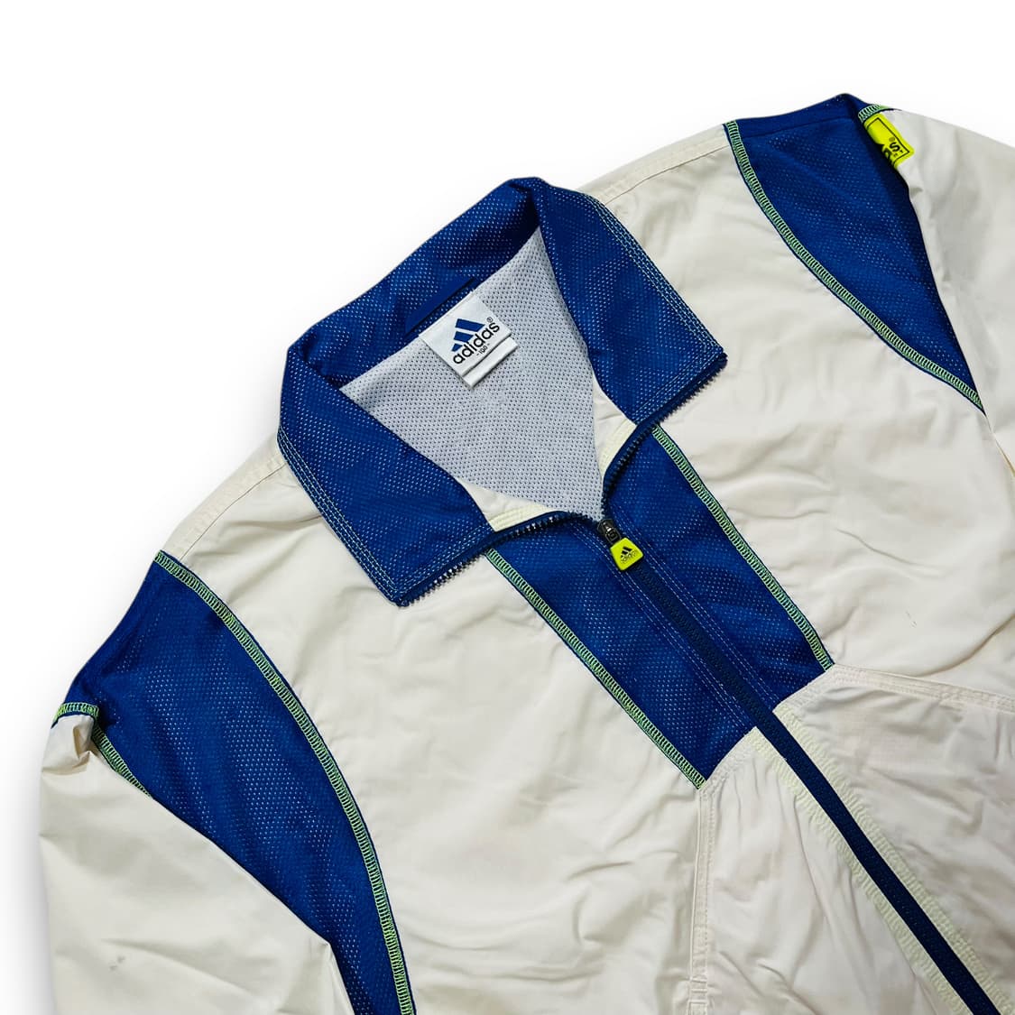아디다스 90s 이큅먼트 오버 메쉬 디테일 윈드브레이커 상품이미지2