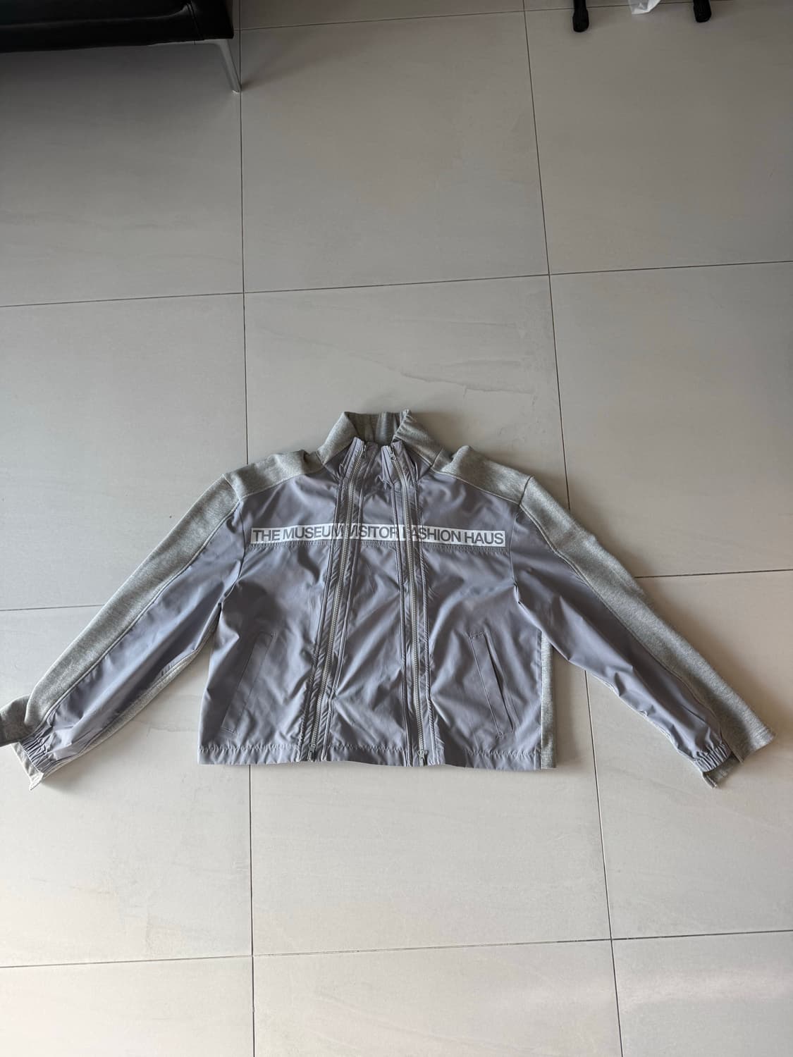 더뮤지엄비지터 플렉시블 자켓 그레이 상품이미지4