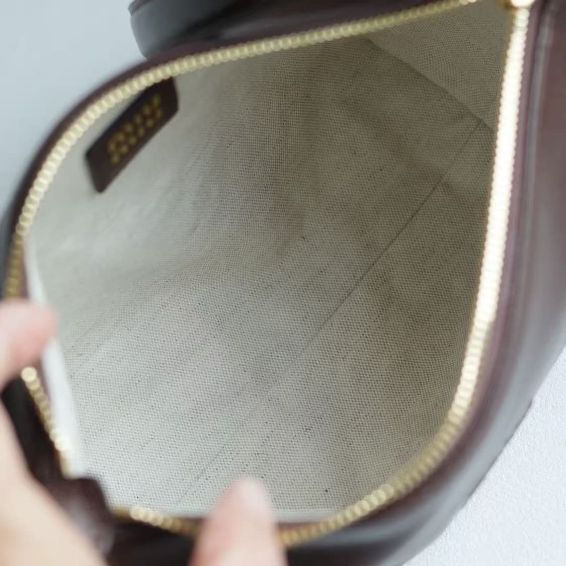 미우 미우 나파 레더 파우치 상품이미지7