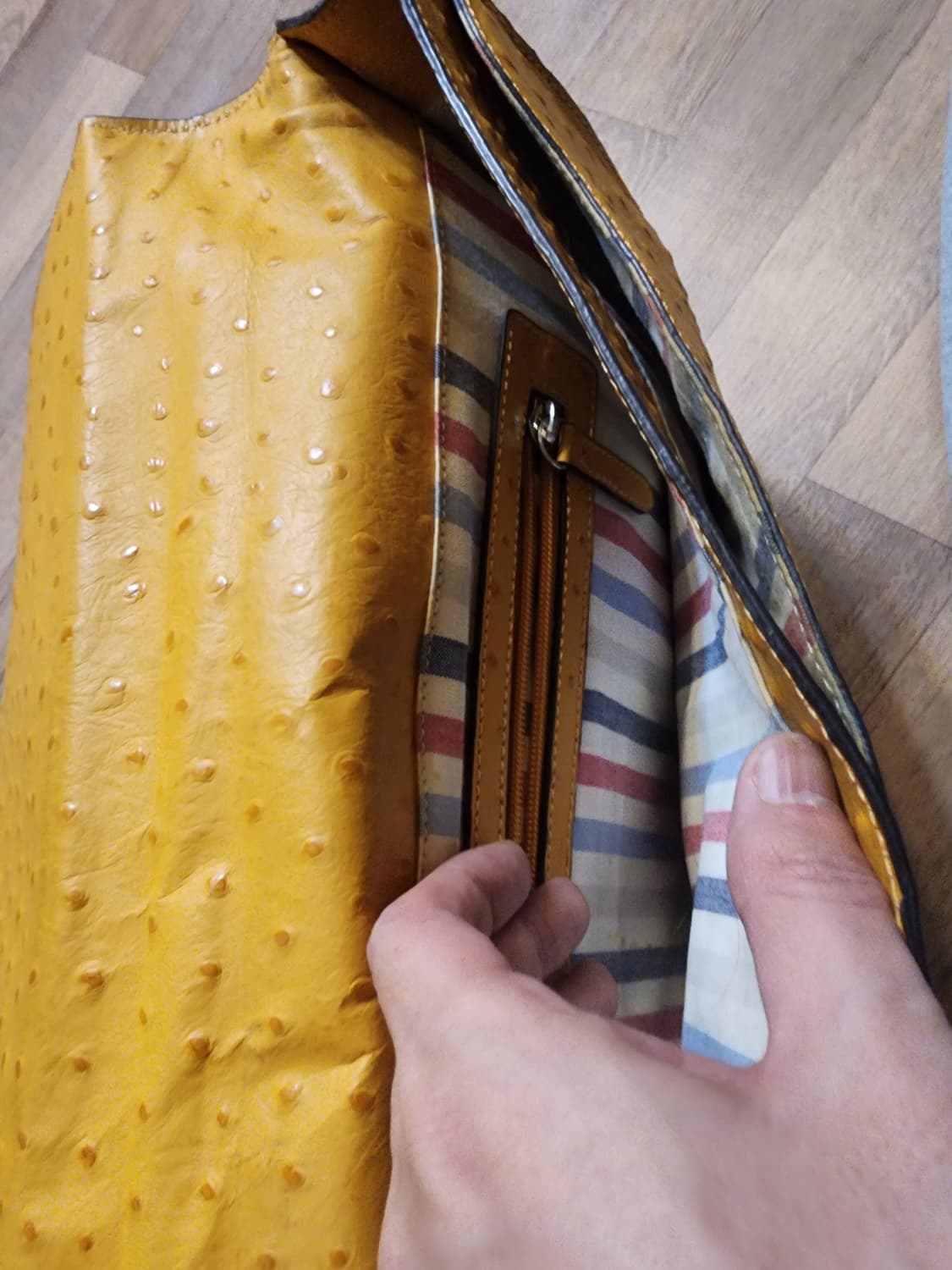 루치카 옐로우 엠보 타조 가죽 브리프케이스 상품이미지7