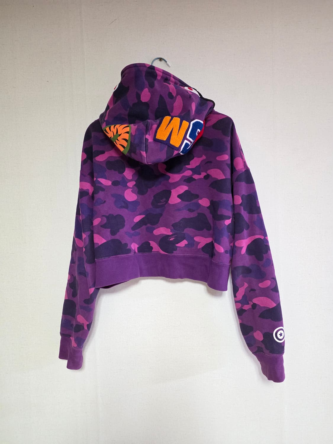 [여성 M] 베이프 퍼플 풀카모 크롭 샤크후드집업 상품이미지2