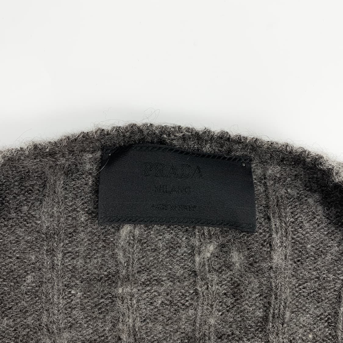 프라다 슈퍼 롱 슬리브 브이넥 가디건 상품이미지10