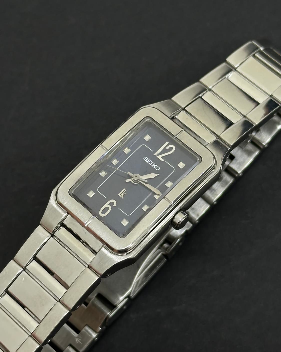 세이코 루키아 렉탱귤러 네이비 쿼츠 시계 상품이미지5