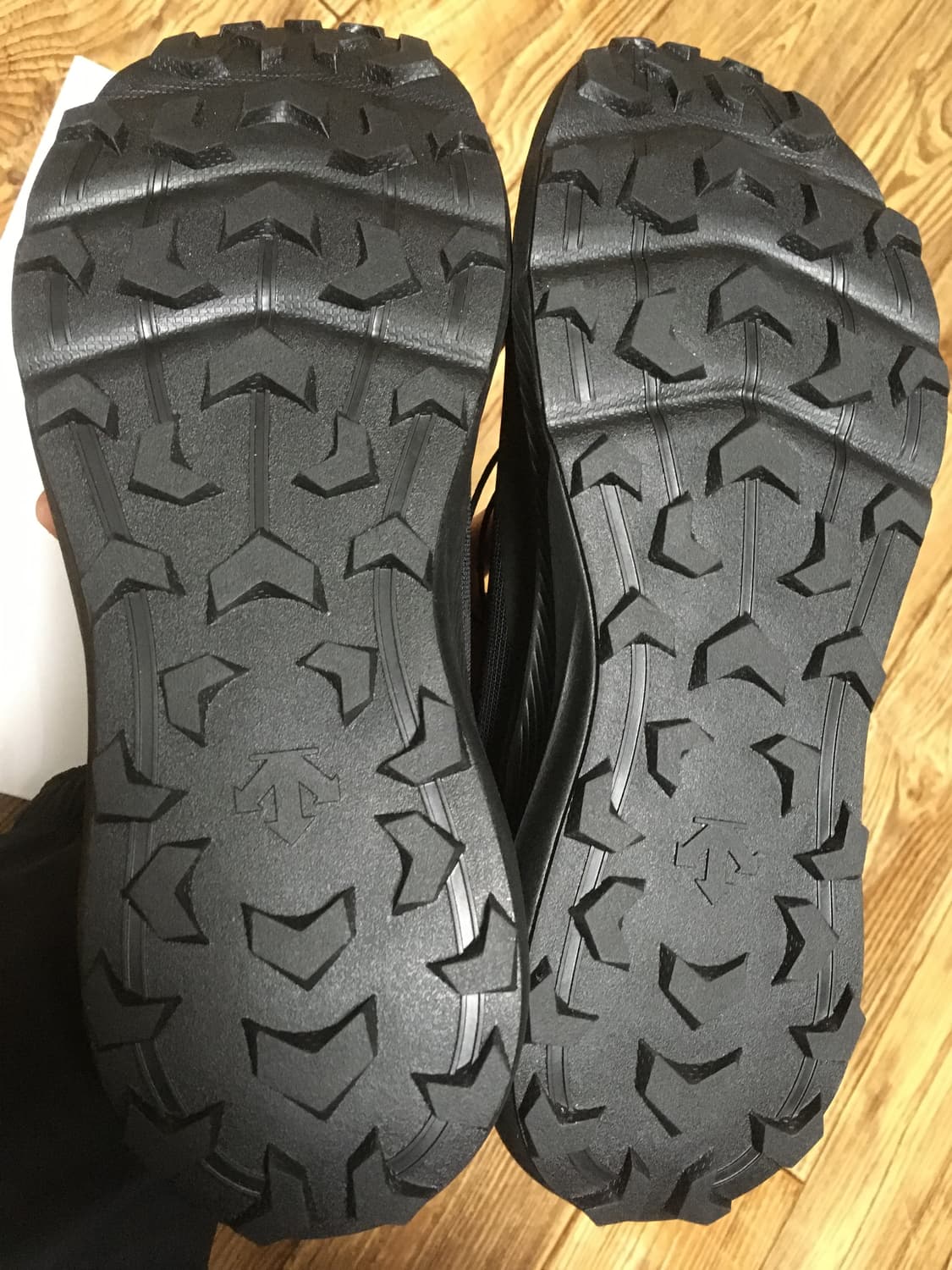 데상트 유스 시프트 트레일 블랙 판매합니다 상품이미지8