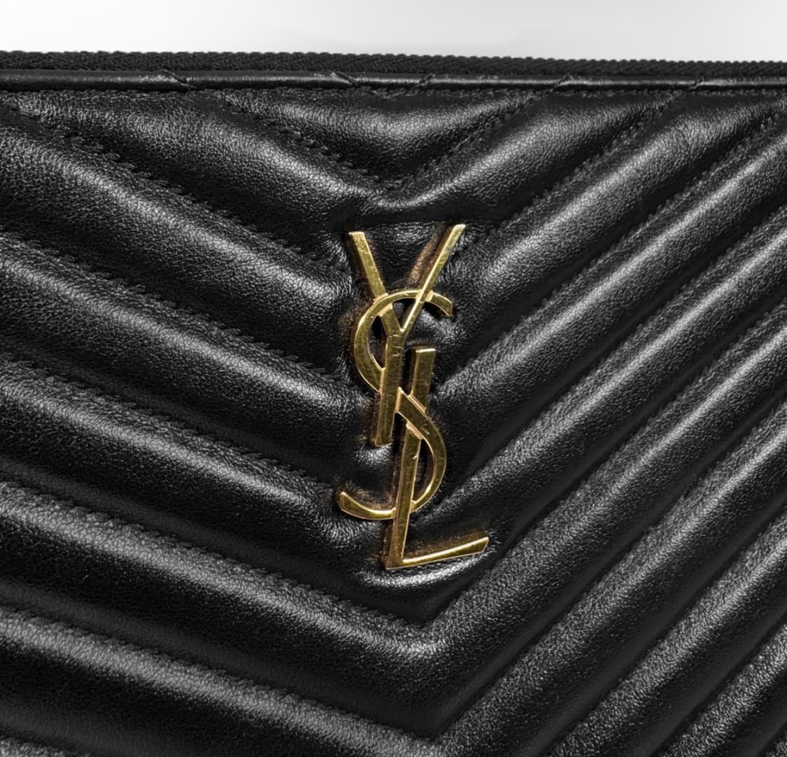 생로랑 카산드라 마틀라세 모노그램 로고 테블릿 파우치 클러치 블랙 금장 상품이미지7