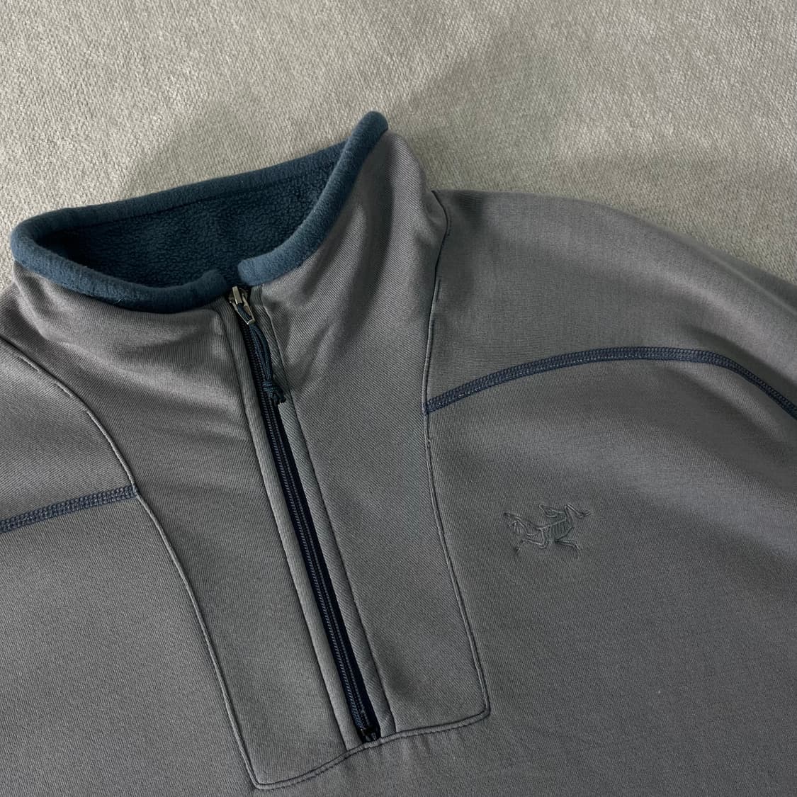 105 아크테릭스 반집업 자수 후리스  상품이미지2