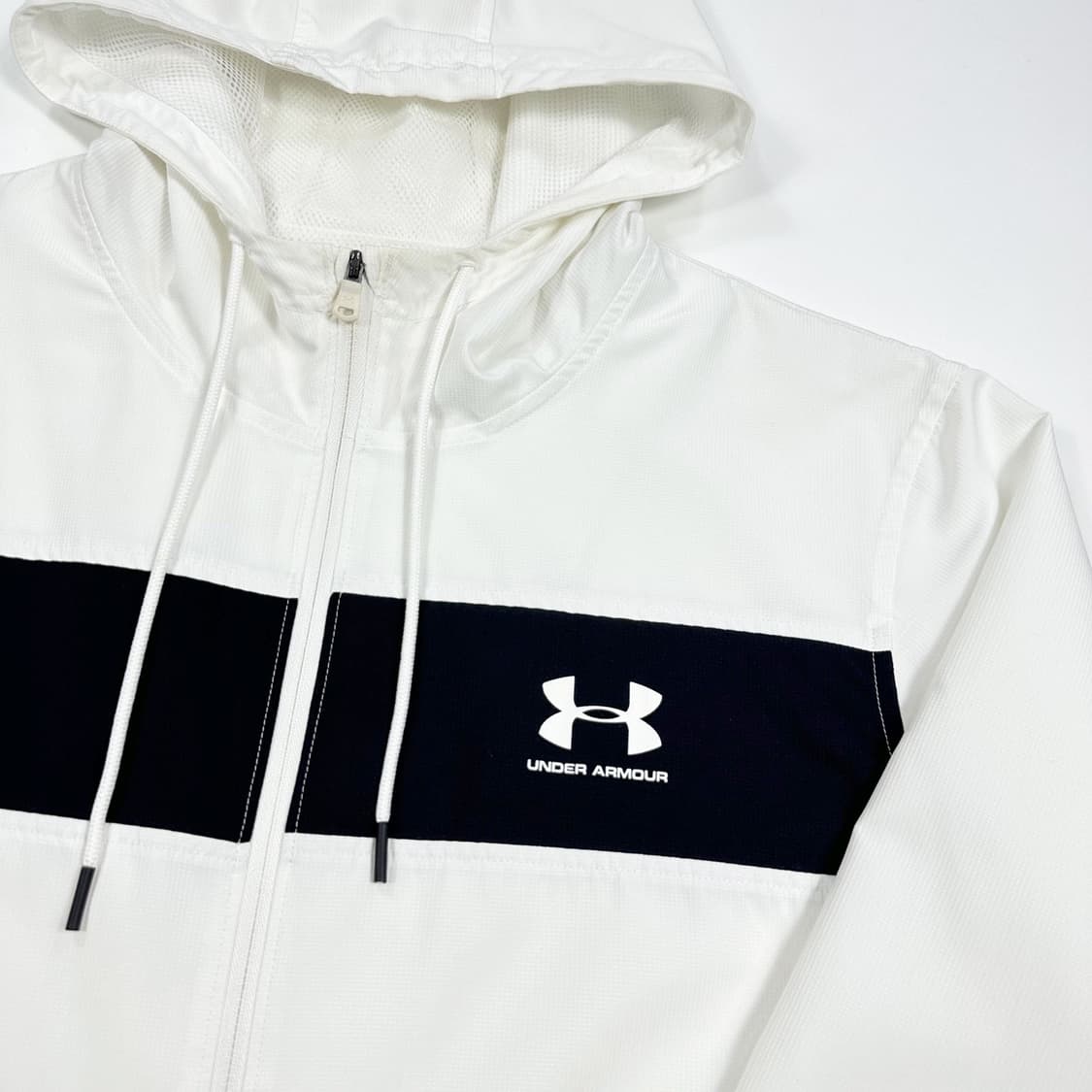 언더아머 풀오버 화이트 바람막이 자켓 (XL) 상품이미지3
