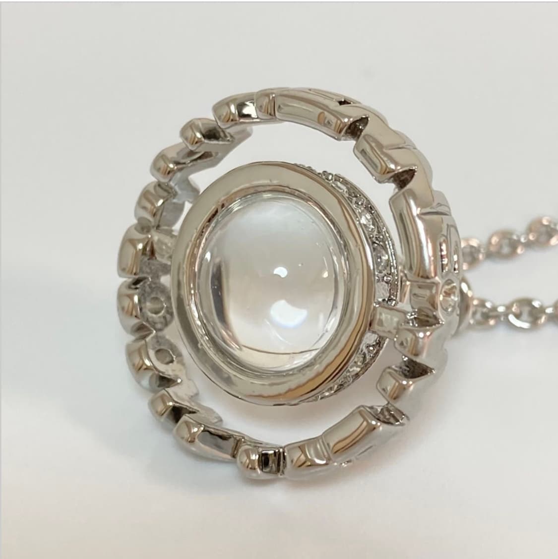 비비안웨스트우드 아카이브 화이트 크리스탈 레터링 orb 팬던트 목걸이 상품이미지2