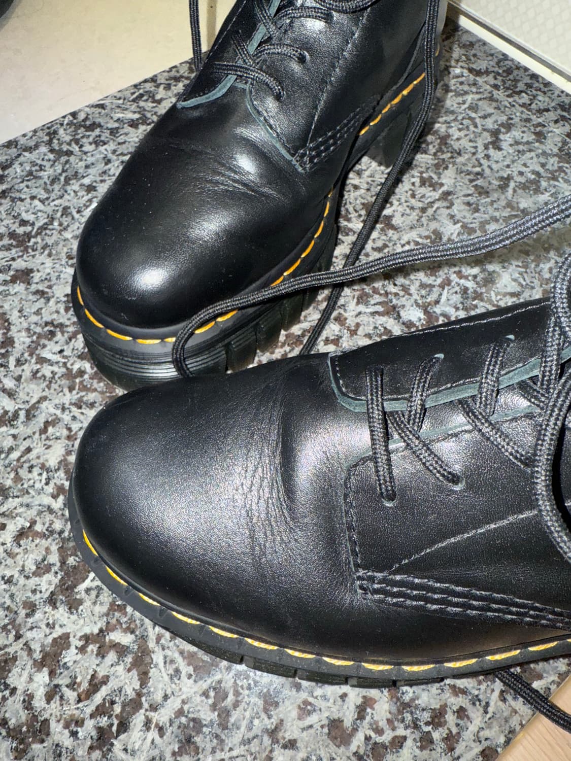 닥터마틴 오드릭 8-아이 나파 럭스 블랙 260 상품이미지2