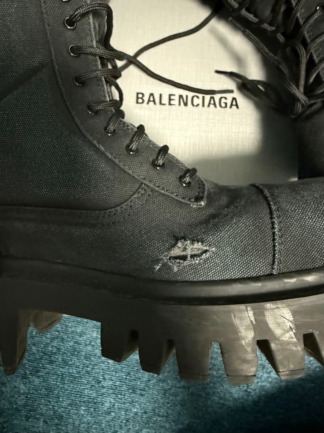 발렌시아가 컴뱃 스트라이크 부츠 블랙 상품이미지4