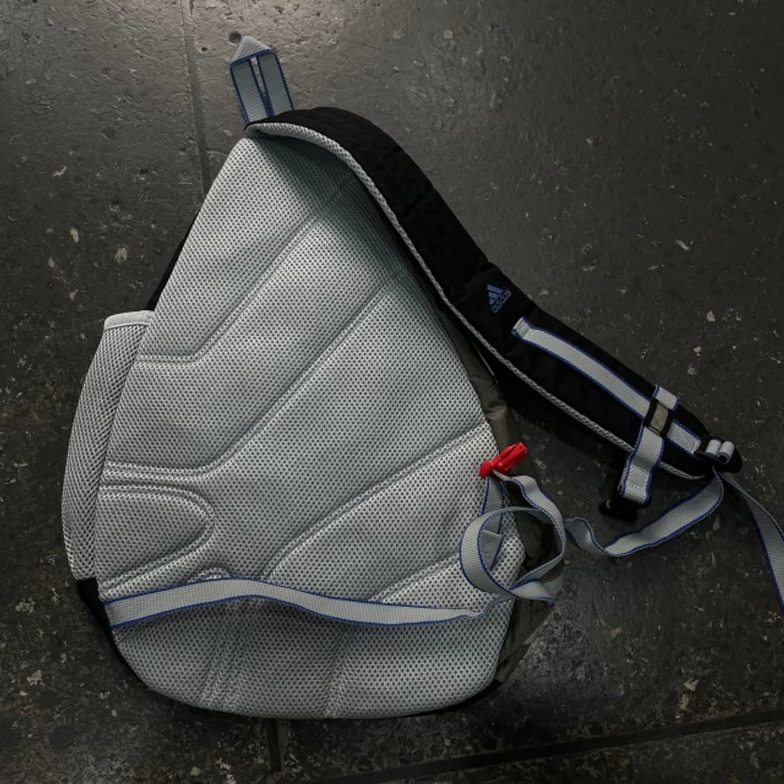 아디다스 Y2K 슬링백  상품이미지3