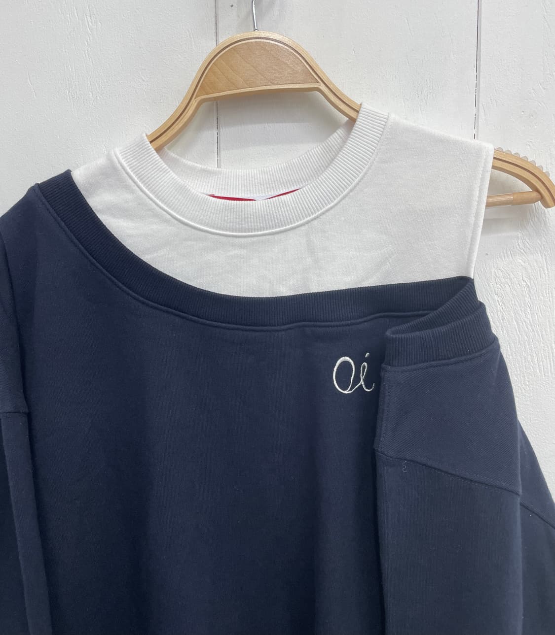 오아이오아이 컬렉션 레이어드 오프숄더 맨투맨 상품이미지6