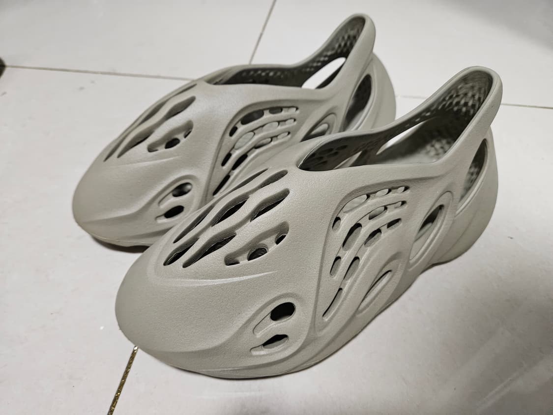 Yeezy 이지폼 러너 스톤솔트 275사이즈 상품이미지1