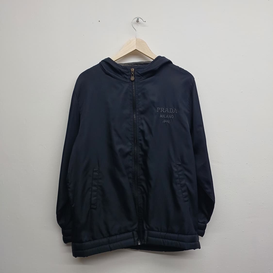 프라다 클래식 블랙 후드 바람막이 F 상품이미지1