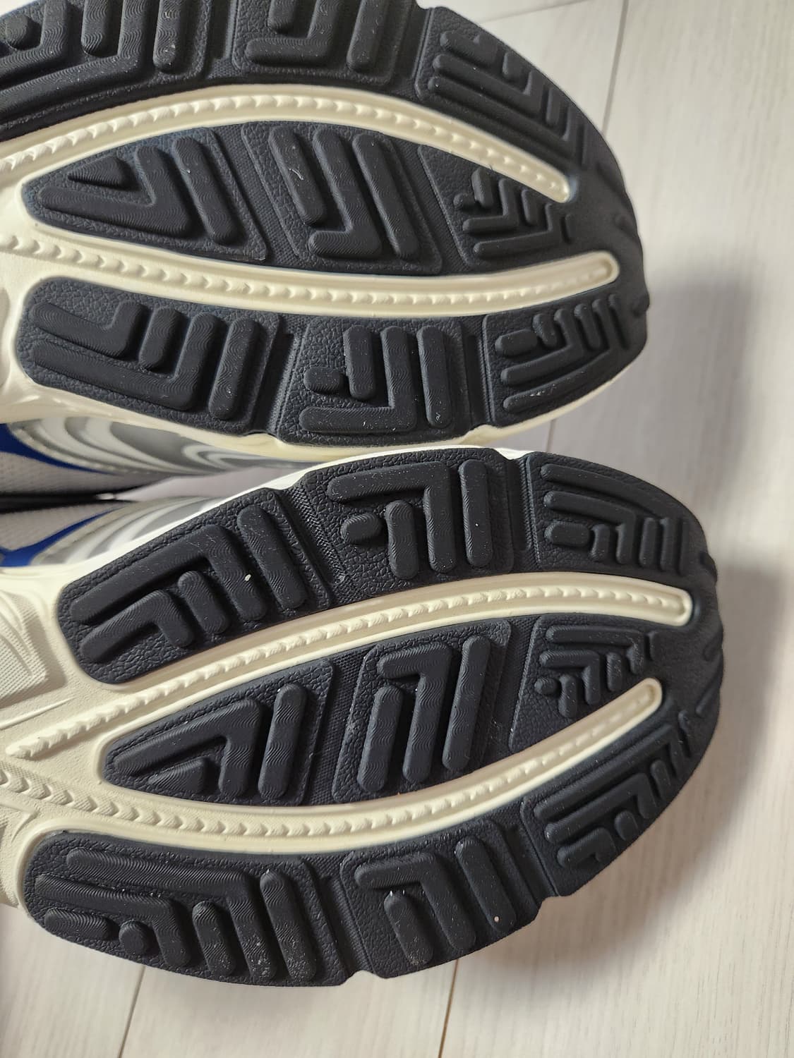 새상품급) 휠라 운동화 인터런 러닝화 사이즈245

러닝화/남녀공용/로우 상품이미지9