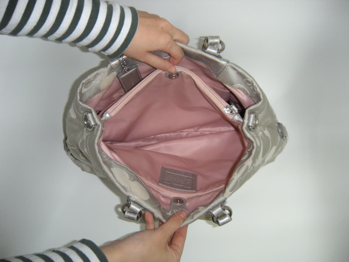 코치 애슐리 시그니처 메탈릭 숄더백 상품이미지5