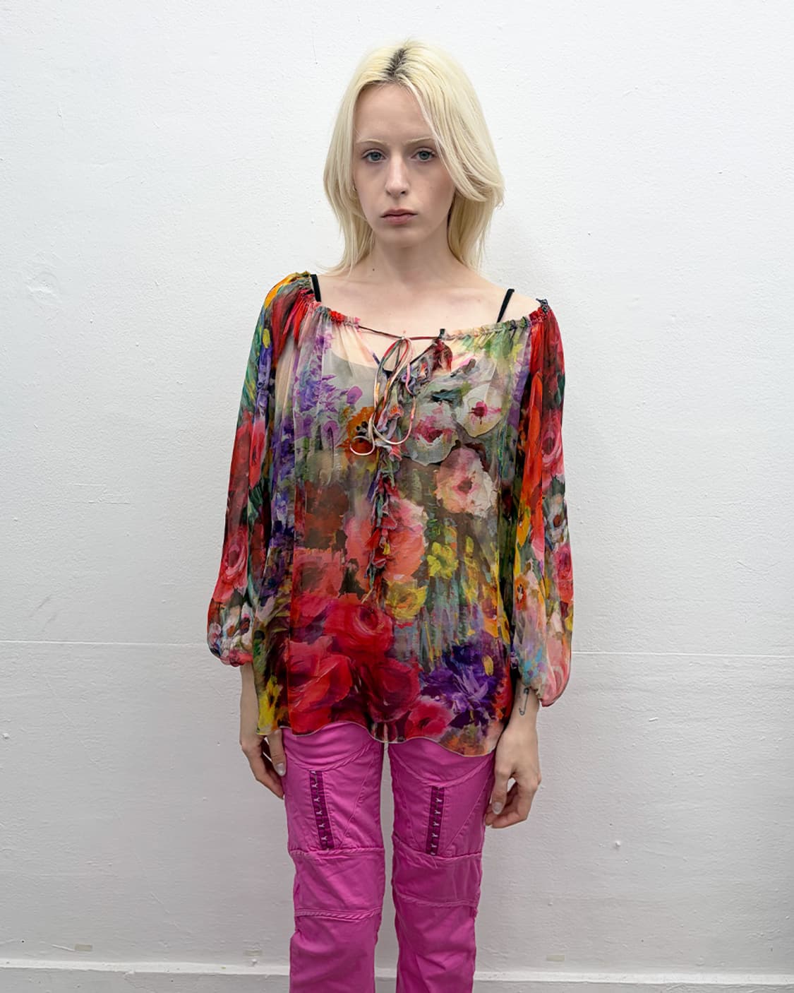 블루마린 플로럴 실크 블라우스 상품이미지1