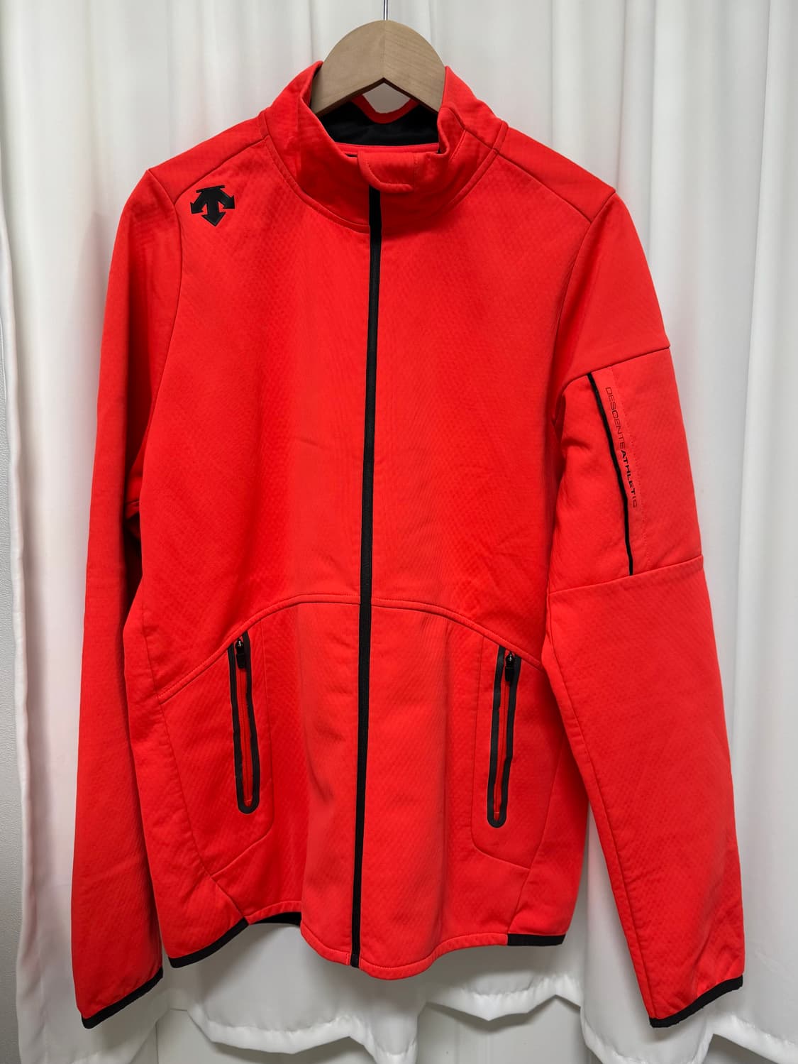 데상트 애슬레틱 트랙 자켓 상품이미지1