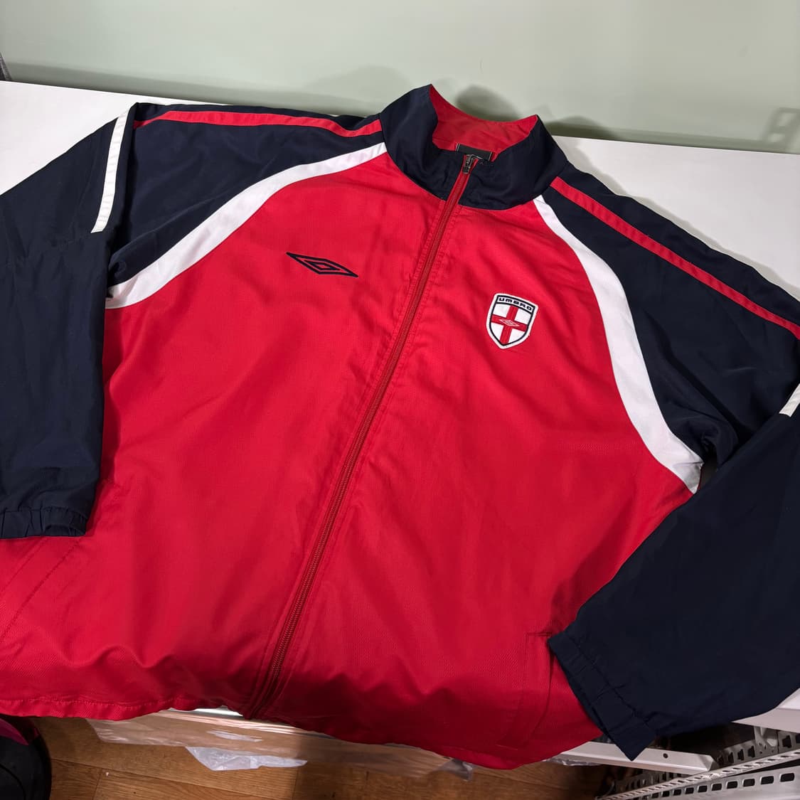 105 엄브로 레드 잉글랜드 바람막이자켓 상품이미지1