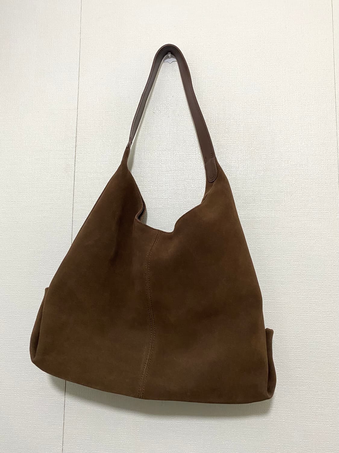 시야쥬 플로우백 소가죽 스웨이드 숄더백  상품이미지4