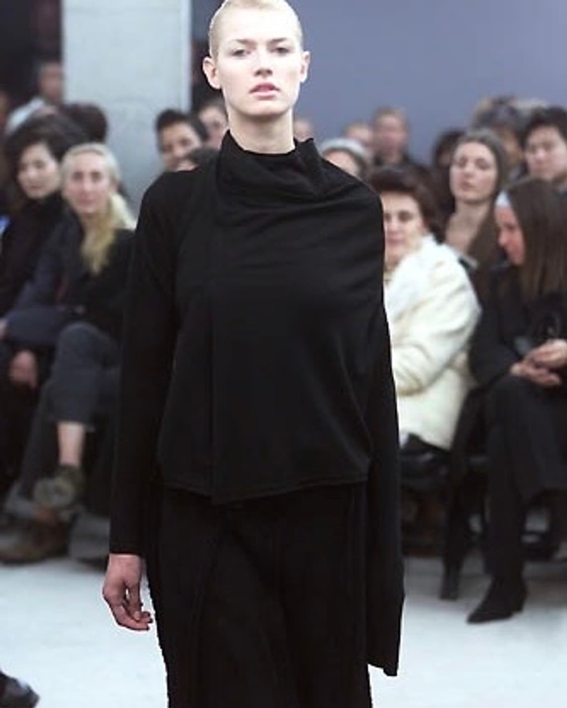 꼼데가르송 비대칭 컷앤쏘 니트 탑 상품이미지4