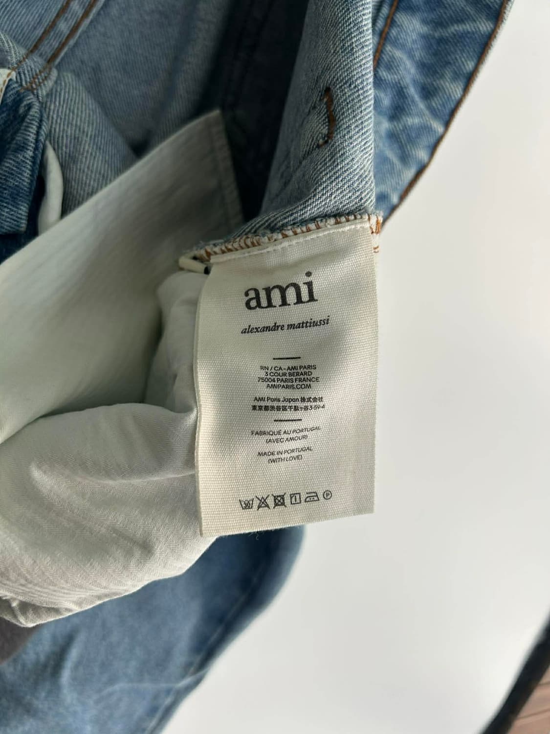 [33] AMI 아미 테이퍼드 핏 연청 워싱 데님 진 팬츠 상품이미지6