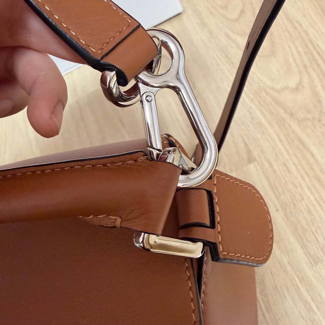 로에베 퍼즐백 스몰 탠 컬러 상품이미지6