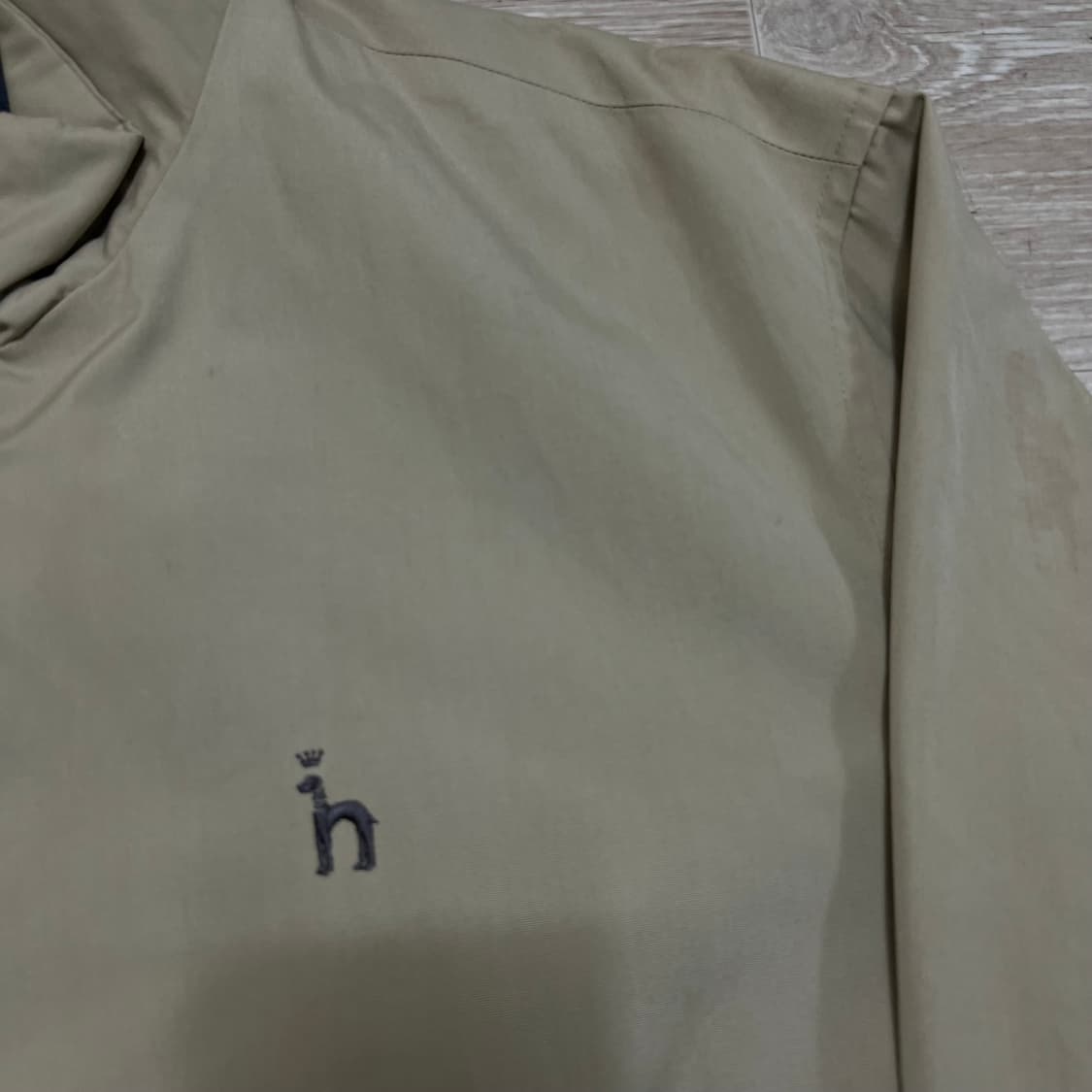 헤지스 자수 로고 스탠드넥 바람막이 집업자켓 [베이지] M/95 상품이미지4