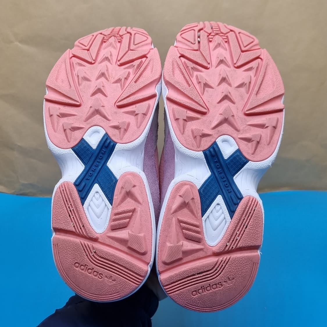 아디다스 팔콘 핑크 운동화225 상품이미지3