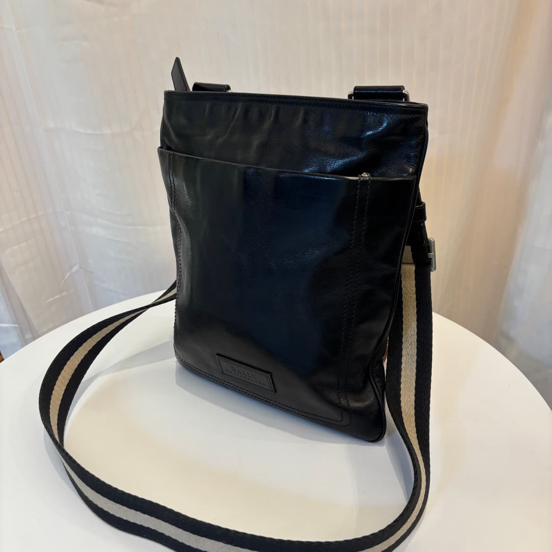 정품 발리 블랙 크로스백     상품이미지4