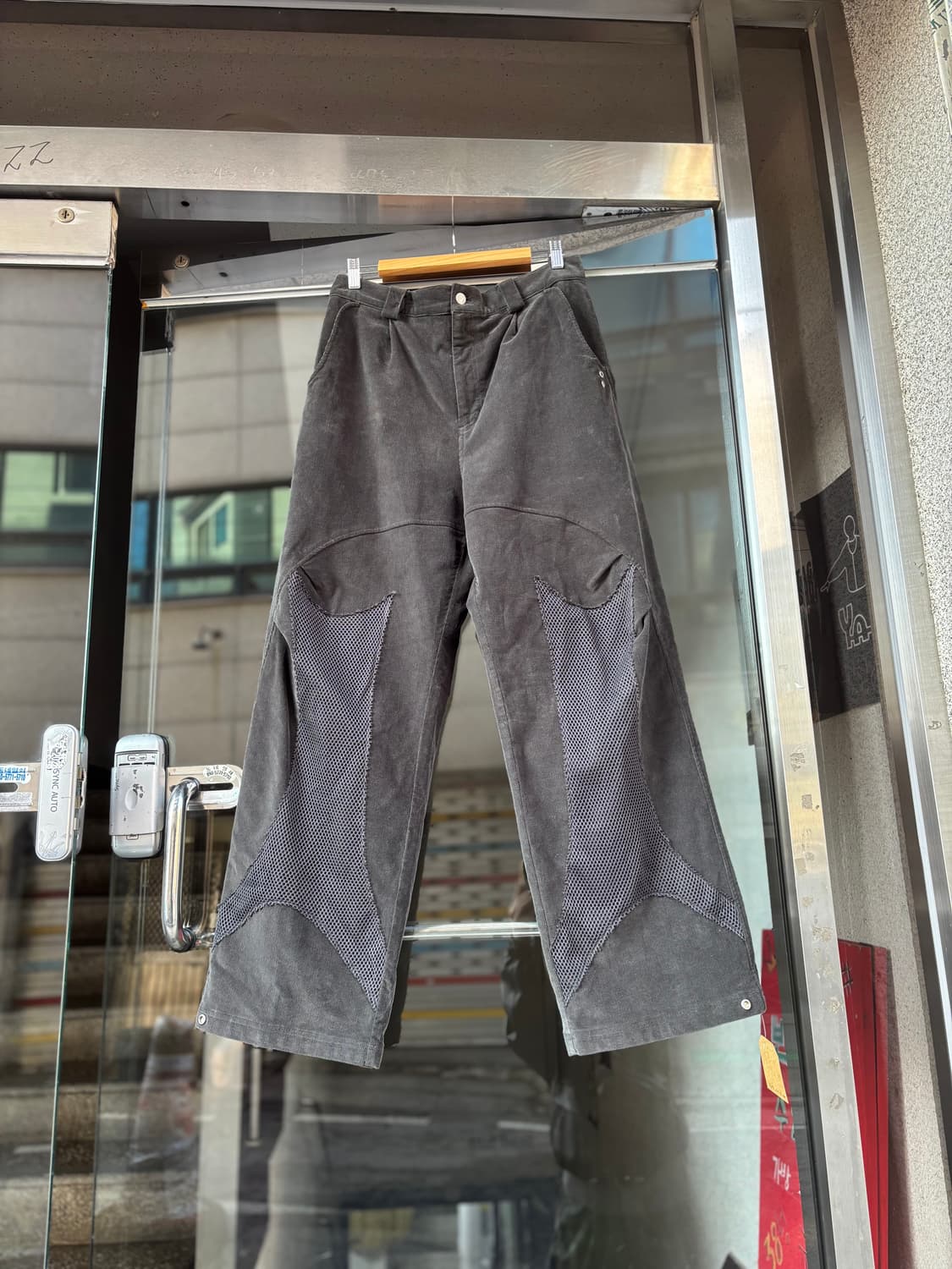 더콜디스트모먼트 코듀로이 메쉬 와이드 팬츠 차콜 상품이미지2