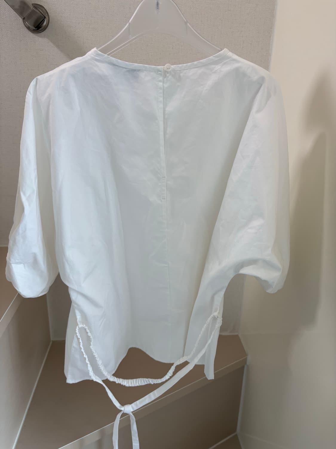 COS 벨티드 퍼프 블라우스 화이트 32 상품이미지5