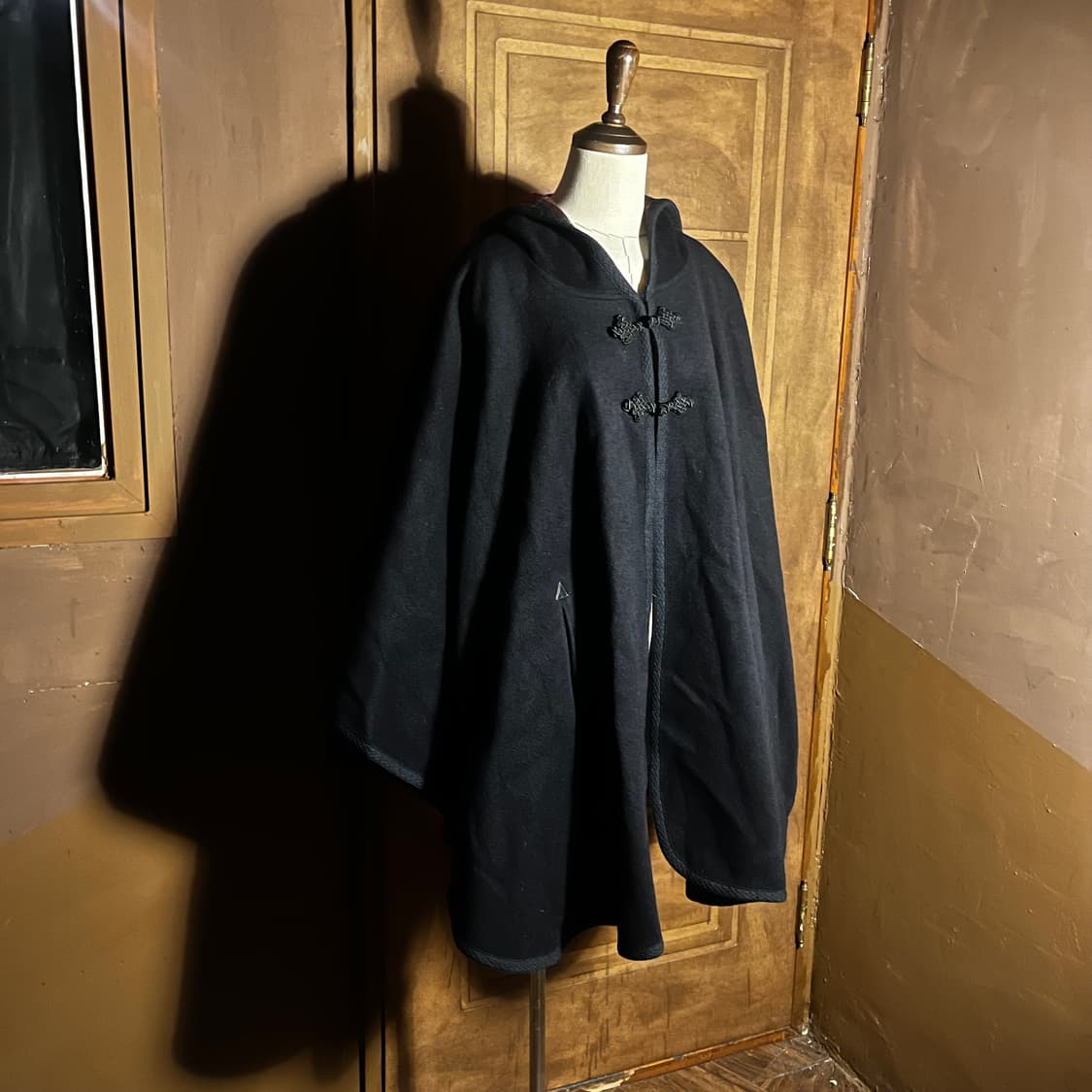 BCBG WOOL TOGGLE NAVY PONCHO 상품이미지1