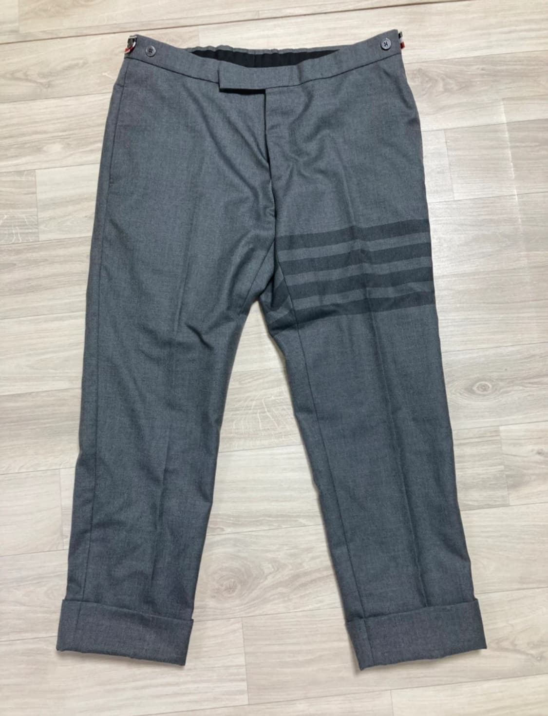 톰브라운(Thom Browne) 그레이 4선 슬랙스 SIZE 2 / 허리 상품이미지1