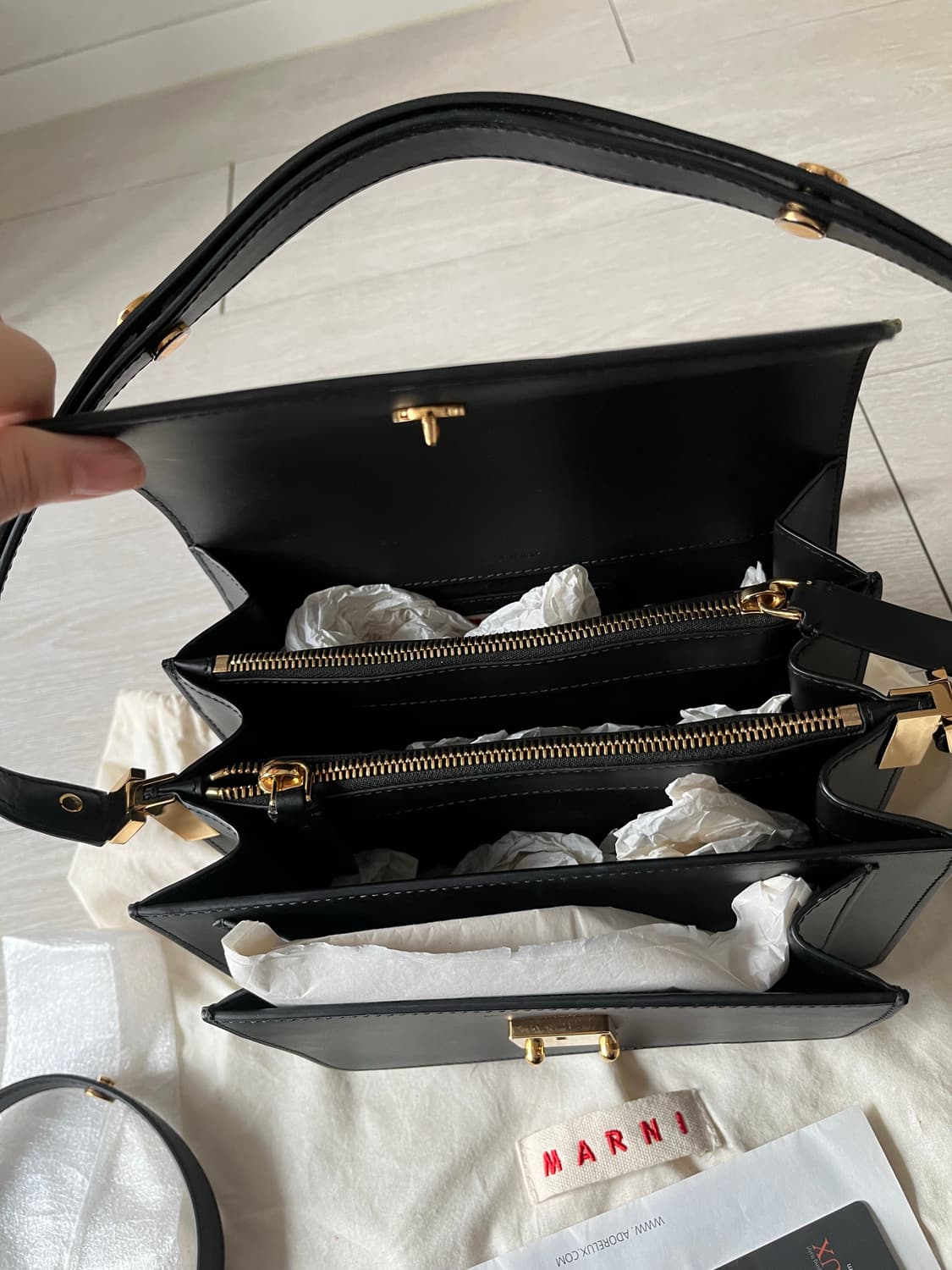 마르니 트렁크백 블랙 카프스킨 미디움 상품이미지2