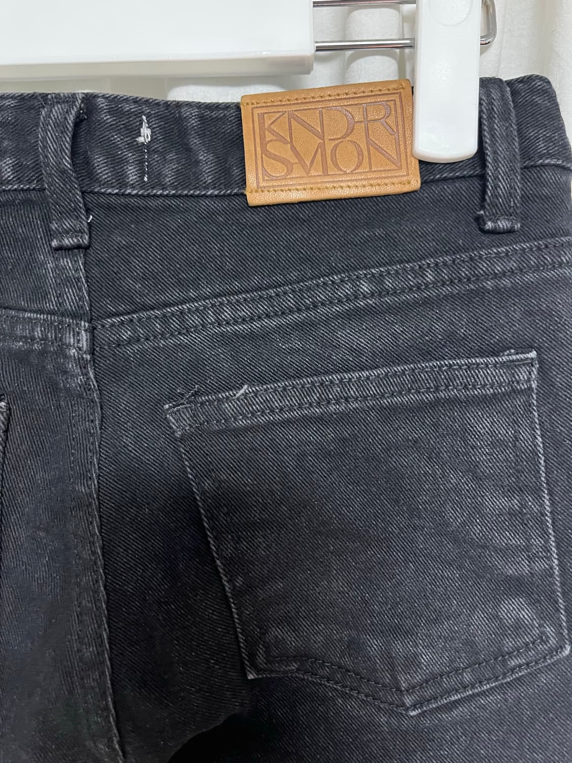 킨더살몬 카밀라 블랙 진 S 상품이미지3