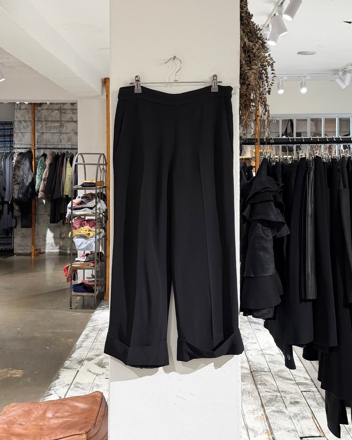 미우미우 블랙 와이드 커프스 팬츠 상품이미지1