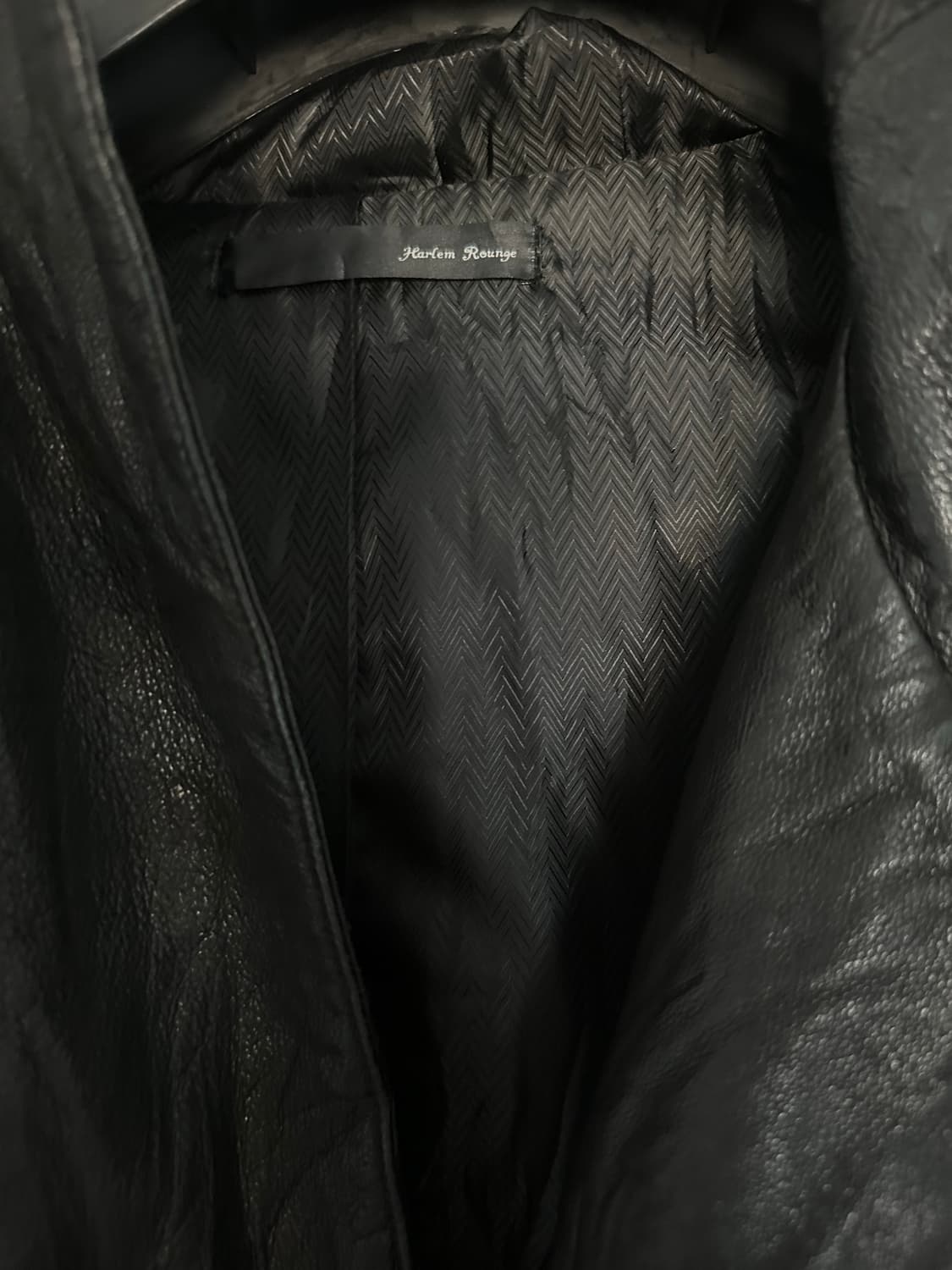 L)비대칭 사선 주름가공 레더 자켓 상품이미지3