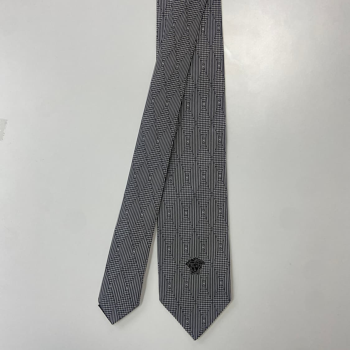 Versace 베르사체 정품 명품 심플로고 넥타이 7.6cm 상품이미지1