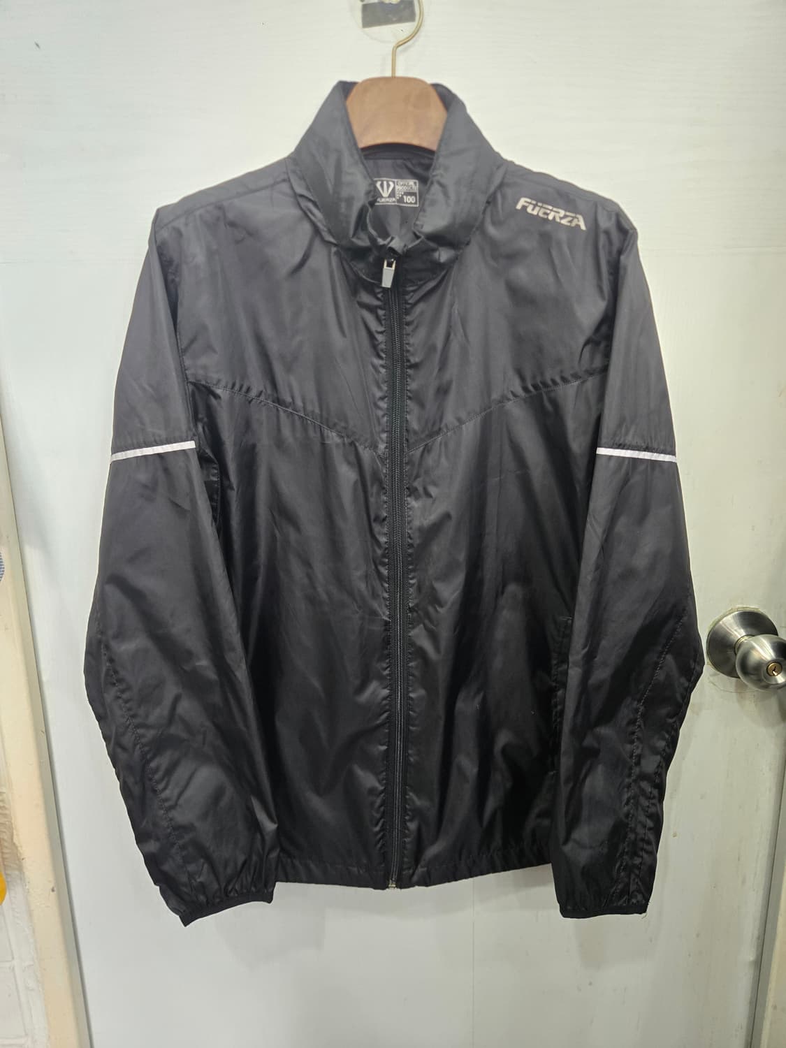 100,L )) FUERZA 훼르자 바람막이 점퍼! 블랙 색상~ 새상품급 상품이미지1