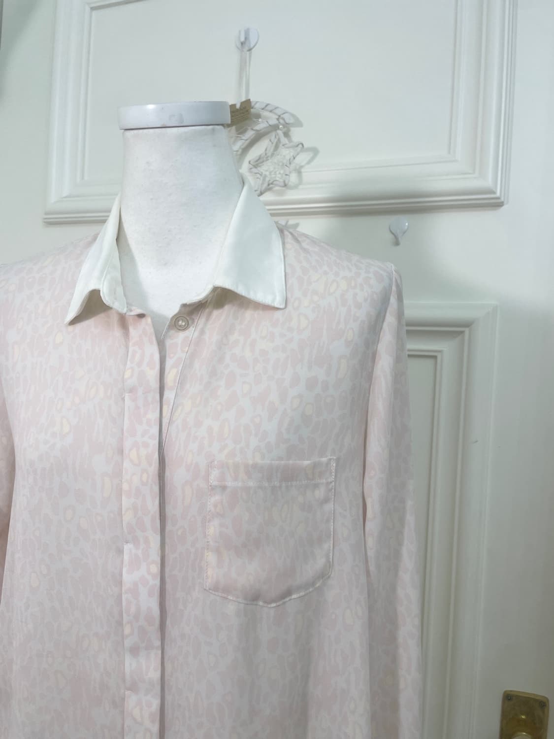 pink ivory leopard basic collar blouse 상품이미지8