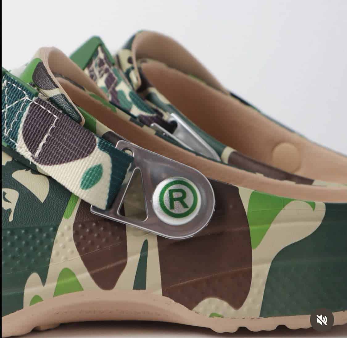 베이프x크록스 콜라보 클래식 카모 클로그 상품이미지3