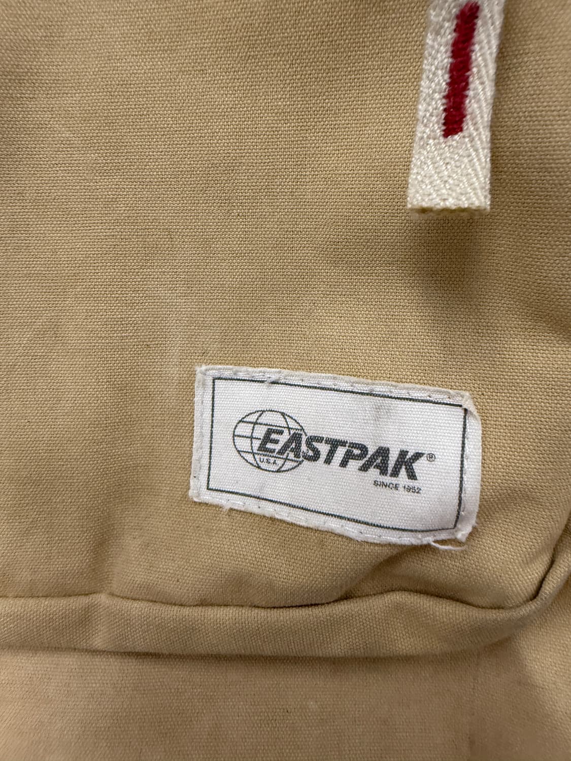 이스트팩 패디드 파커 베이지 백팩 상품이미지3