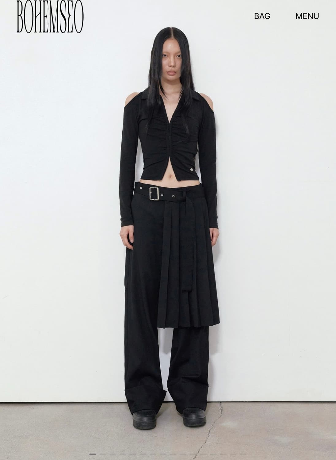 보헤미안서울 SHOULDER HOLE COLLAR T, BLACK 상품이미지1