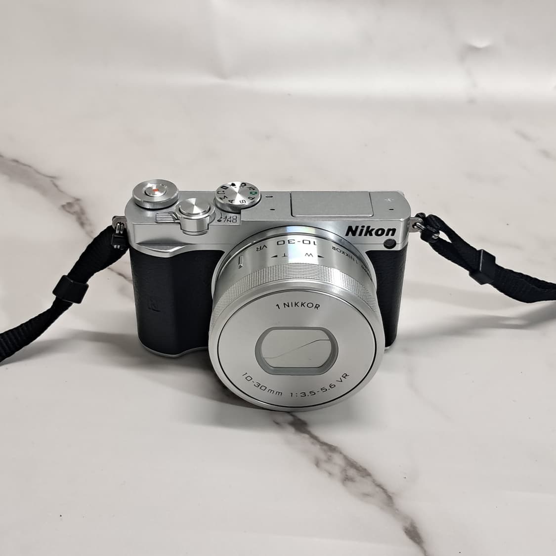 블핑지수&셀카) Nikon1 J5 미러리스 디카 / 렌즈 상품이미지2