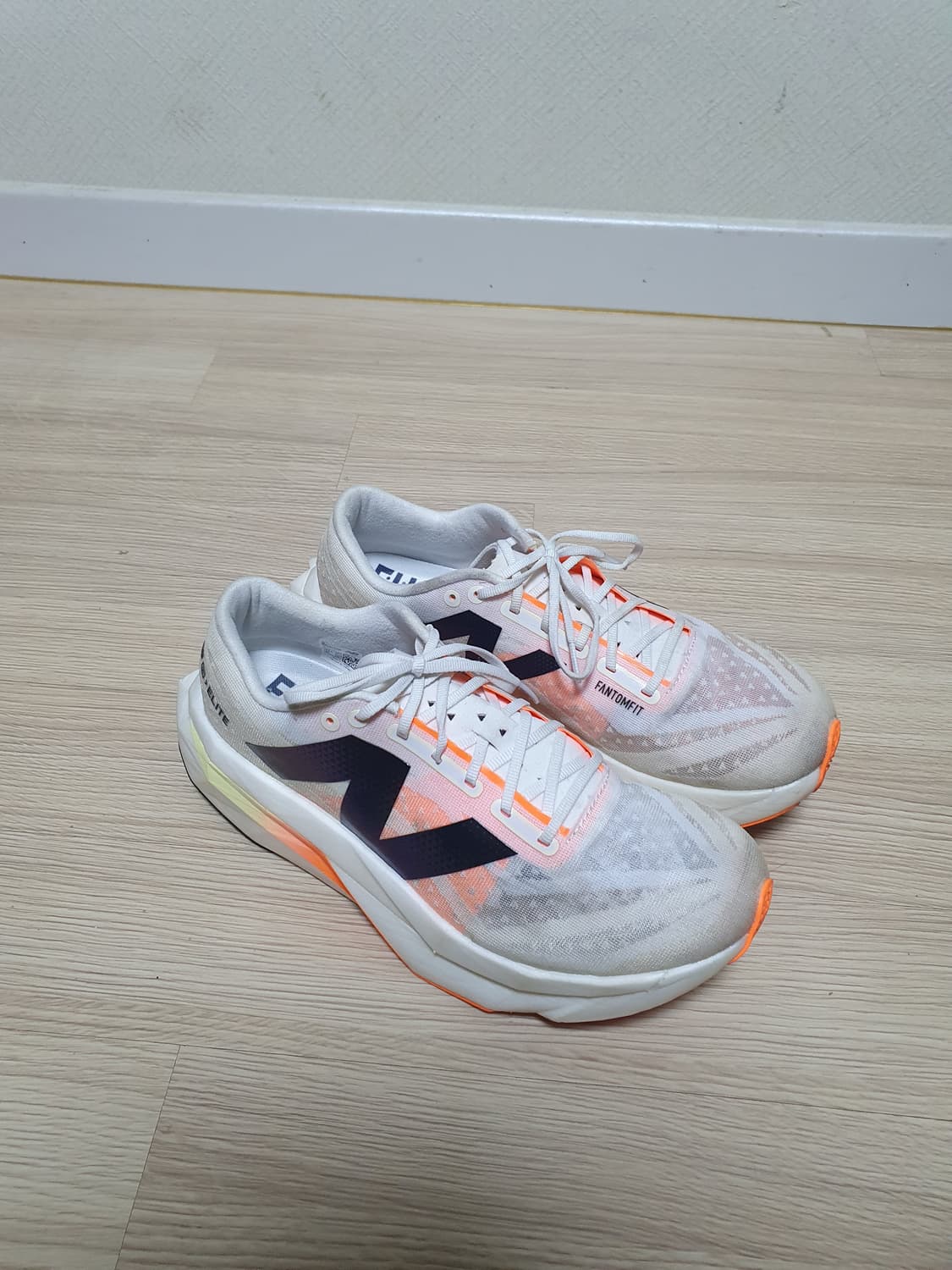 뉴발란스 퓨어셀 엘리트 레벨v4 러닝화 270 상품이미지2