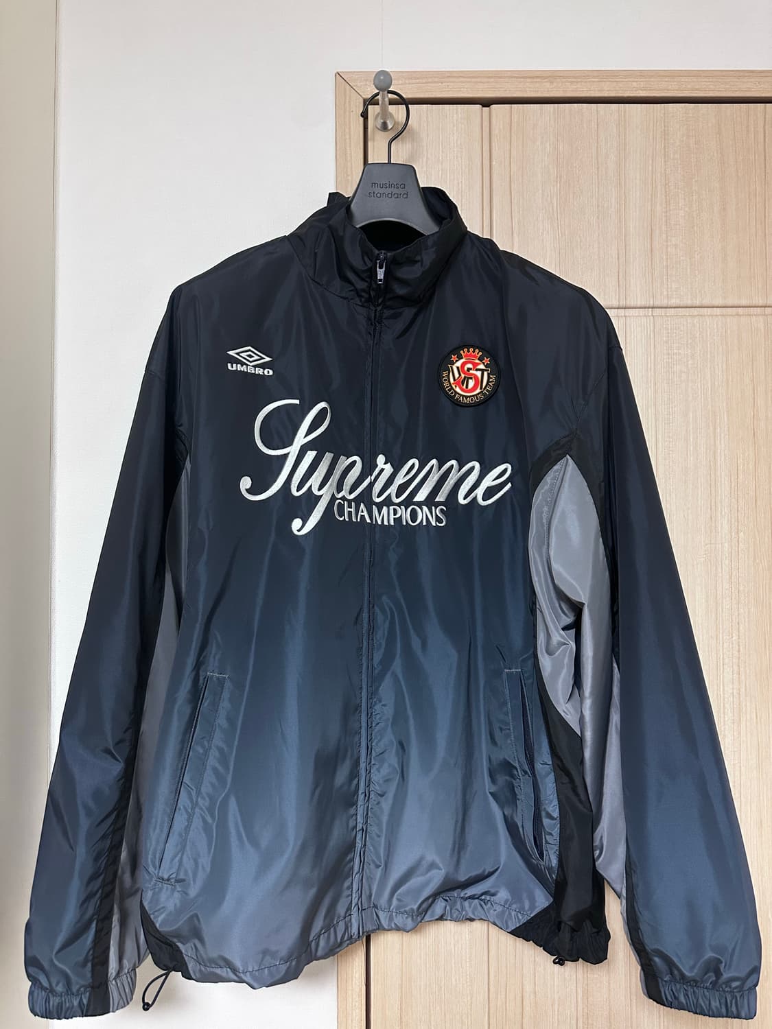 [M] 슈프림 엄브로 그라디언트 트랙자켓 블랙 상품이미지1