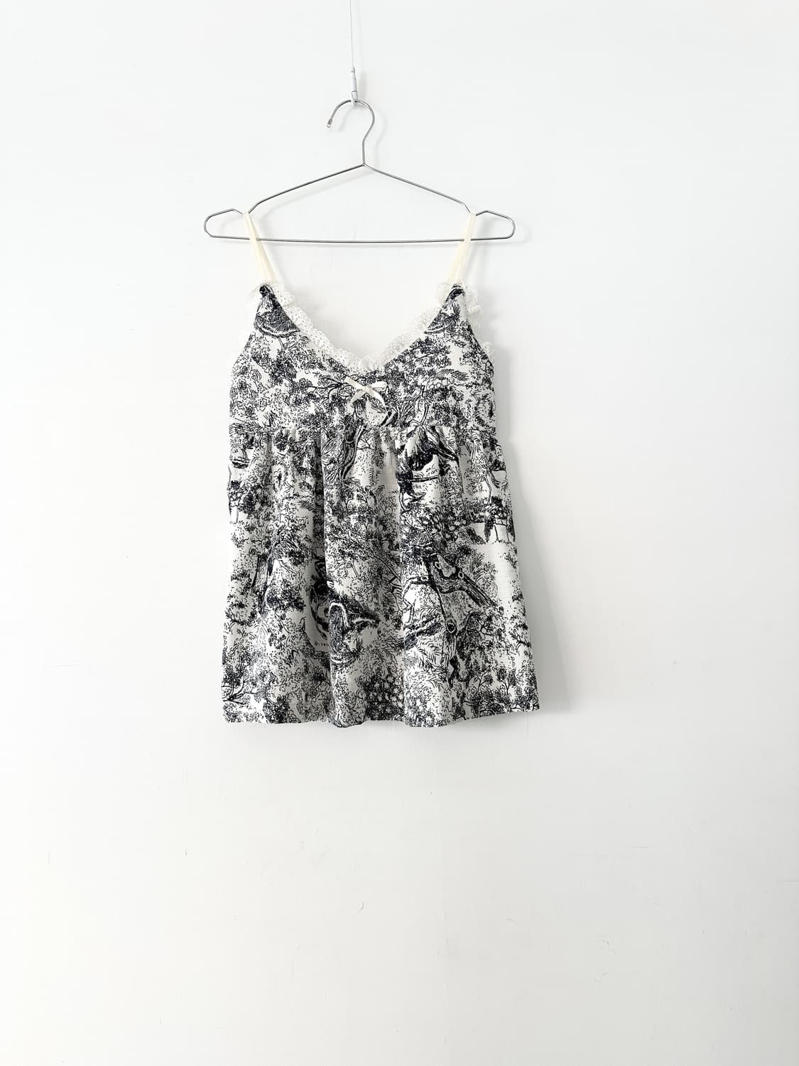V-neck paisley sleeveless top 상품이미지1