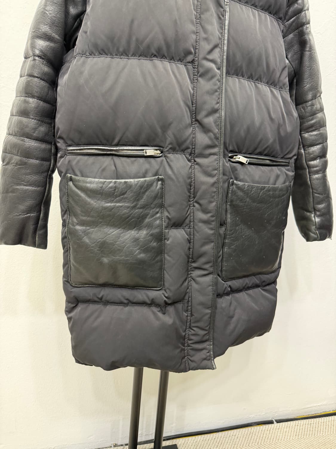 정품) 마쥬 블랙 가죽 패치 폭스퍼 패딩 1 상품이미지4